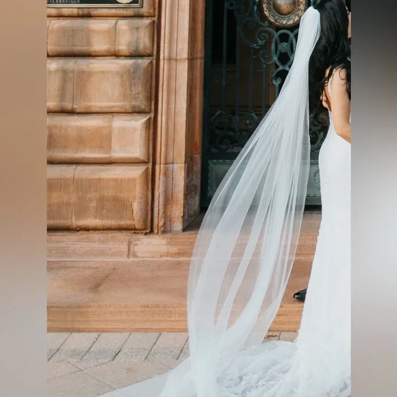 Made with love removable flowy overskirt and made with love cathedral veil - Picture 3 of 5